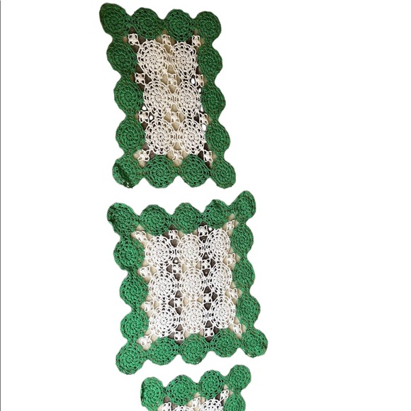 Vintage Set of Three Matching Doilys Table Mats - Picture 2 of 2